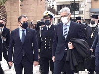 Ο Άγγελος Τσιγκρής ζητά από τον Νίκο Παν...