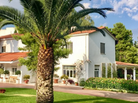 Κίμπερλι Γκίλφοϊλ: Η πολυτελής πρεσβευτι...