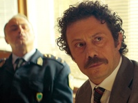 Το παιδί: Ο μηχανικός για το φράγμα, κατ...