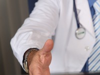 Ιδιώτες γιατροί στην Πάτρα προσφέρουν το...