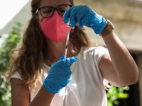 Εμβόλιο κορωνοϊού: Ποιες κατηγορίες εργα...