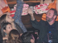 Ο Πατρινός Ανδρέας Στέγγος η Ντέμι Μουρ ...