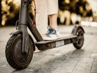 Πάτρα: Παρέσυρε ανήλικο με πατίνι και τρ...