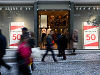 Ξεκινούν σήμερα οι χειμερινές εκπτώσεις-...