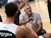 Γέμισε κορωνοϊό η Πάτρα, αναβολή του Από...