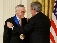 Το Χόλιγουντ αποχαιρετά τον Σταν Λι, τον...