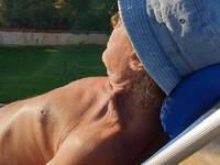 Η Ελένη Ράντου φωτογραφίζει τον Βασίλη Π...