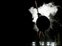 Must see: Ο performer του αλλόκοτου χορο...