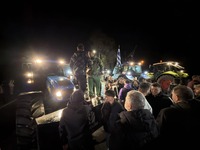 Κλιμακώνουν τις κινητοποιήσεις οι αγρότε...