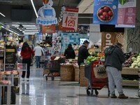 Αυξημένη, αλλά χωρίς πανικό, η κίνηση στ...