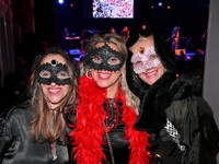 Ξεπρόβαλαν τα μαύρα ντόμινα, live με Γιο...