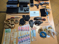 Χειροπέδες σε 52χρονο που έκλεβε φαρμακε...