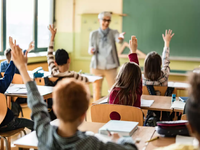 Πότε είναι οι αργίες, πότε κλείνουν τα σ...