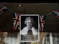 Εδιμβούργο - Σε λαϊκό προσκύνημα η σορός...