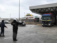 Ζητούν από οδηγούς ταξί της Πάτρας να με...