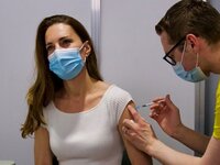 Η Κέιτ Μίντλετον έκανε την πρώτη δόση το...