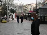 Και ο Τζανάκης δεν αποκλείει lockdown λό...