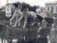 Πάτρα-Νίκος Μαρούδας: Τα άνθινα άρματα σ...