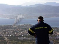 Φωτιά στον Αστακό- Σηκώθηκαν κι εναέρια