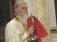 Ποιός είναι ο αρχιμανδρίτης Ιερώνυμος πο...