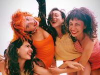 Με γυναικοπαρέα κάνει διακοπές η Τόκιο ...