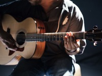 Ο κορωνοϊός «έφαγε» και τα live στην Πάτ...