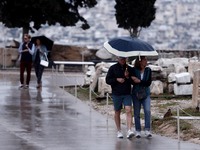 Καιρός σήμερα: Βροχές στο μεγαλύτερο μέρ...