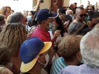 Απίστευτες εικόνες συνωστισμού στο δημοτ...