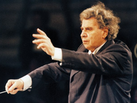 Σαν σήμερα γεννήθηκε ο Μίκης Θεοδωράκης