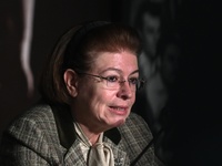 Τι απαντά η Μενδώνη στην οικογένεια Μικρ...