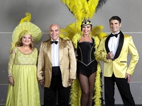 Η εντυπωσιακή Πατρινή σώου γούμαν Νίνα Λ...