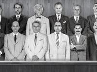 Στο έργο "12 Ένορκοι" μπαίνει ...