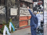 Πάτρα: Κατάθεση στεφάνων με μάσκες κι απ...