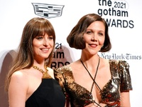 Τhe Lost Daughter: Με φόντο τις Σπέτσες ...