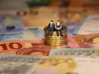 Πριν από την παρέλαση της 28ης η καταβολ...