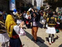 Το έριξε στο χορό ο Νίκος Νικολόπουλος -...