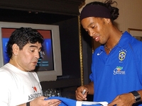 Επιστροφή Ροναλντίνιο με κόουτς τον Μαρα...