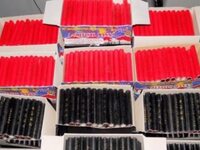 Πάτρα: Πωλούσε παράνομα κροτίδες και καπνογόνα