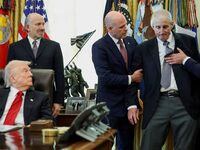 Λιποθύμησε στον Λευκό Οίκο δίπλα στον Ντ...