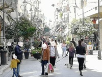 Ζωντάνεψε η κίνηση στην Πάτρα μετά τις 1...