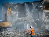 Μπήκαν οι μπουλντόζες στο Ελληνικό - ΒΙΝΤΕΟ