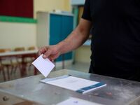 Δημοσκόπηση Alco: Κλείνει η "ψαλίδα...