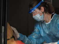 Κορωνοϊός: 716 κρούσματα, 268 διασωληνωμ...