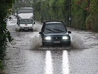 Καιρός σήμερα: Τοπικές βροχές και σποραδ...