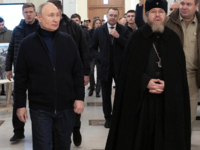 Κριμαία: Βίντεο με τον Πούτιν να κουτσαί...