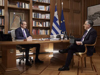 Μητσοτάκης για ομόφυλα ζευγάρια: Ναι, στ...