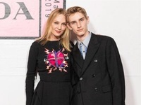 Ο γιος της Ούμα Θέρμαν είναι ξανθός, ψηλ...