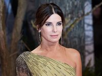 Στα παιδιά της αφιέρωσε η σταρ Σάντρα Μπ...