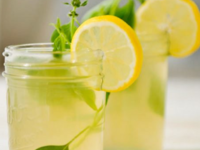 Γρήγορη, καλοκαιρινή σπιτική λεμονάδα  