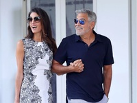 Χεράκι- χεράκι: Τα βλέμματα στους Κλούνε...